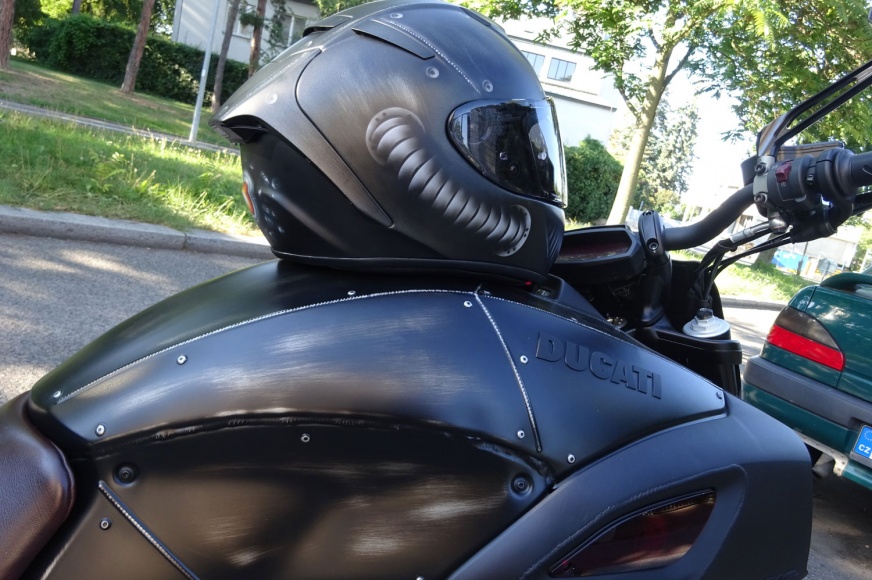 Diavel 666 Helmet