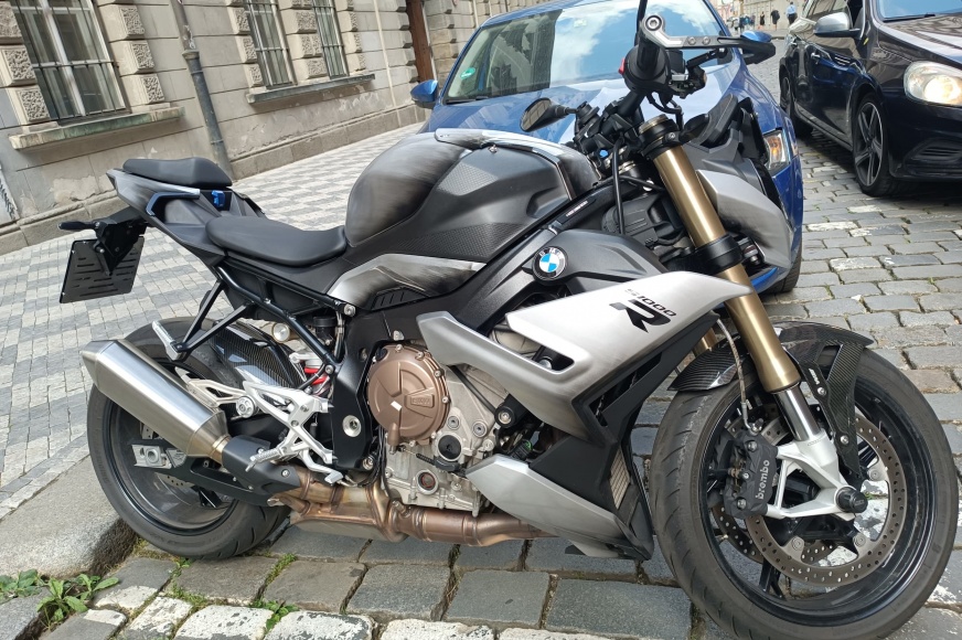 Airbrush vlastní design celolak BMW S1000R