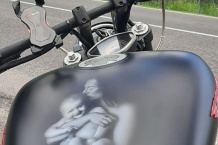 Airbrush malba motorky. Realistický portrét. Lakování nádrže.