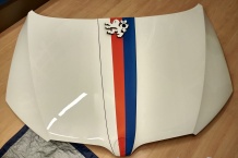 Airbrush na kapotu auta. Česká vlajka.