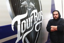 Airbrush malba autobusu pro REDBULL.