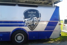 Airbrush malba autobusu pro REDBULL.