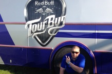 Airbrush malba autobusu pro REDBULL.