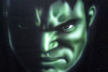 Airbrush malba HULK na kapotu auta.