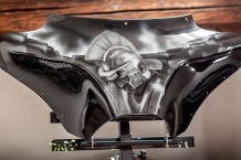 Airbrush motorky. Malba na batwing tříkolky.