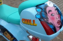 Airbrush a celolak skůtr Vespa.