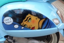 Airbrush a celolak skůtr Vespa.