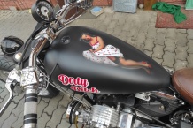 Airbrush motorky Harley-Davidson. Malba na nádrž.